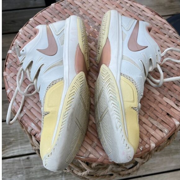 Nike Women Air Zoom Prestige Sneakers - Picture 8 of 16